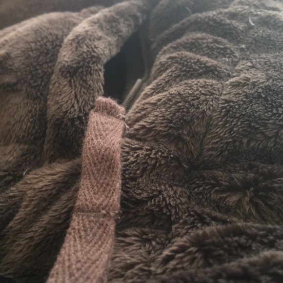 Athleta Goose Down Faux Fur Puffer Vest - Picture 5 of 7